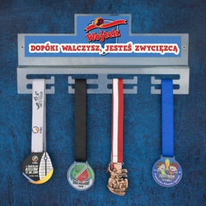 Wieszak na medale z imieniem dla sportowca (39 x 18 cm) - Zwycięzca