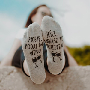 Śmieszne skarpetki damskie stopki z napisami - Wino