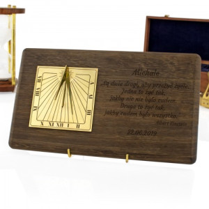 Stylowy zegar słoneczny na dębowej desce z grawerem - Cudowny Czas