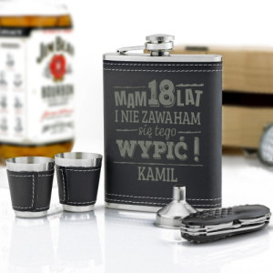 Piersiówka z grawerem z kieliszkami na 18 urodziny - Bez Zawahań