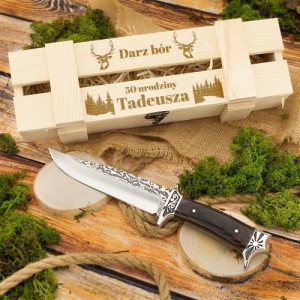Nóż z grawerem w skrzynce na urodziny dla myśliwego - Darz Bór