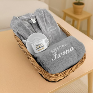 Szlafrok z haftem Rozmiar M, ręcznik i filiżanka dla szefowej - Doskonała