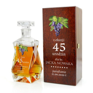 Karafka z nadrukiem na urodziny dla księdza w skrzynce - Od parafian