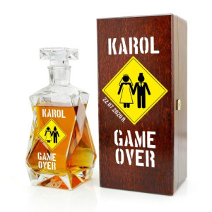 Karafka z nadrukiem dla niego w drewnianym pudełku - Gra Finito