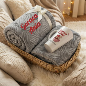 Koc z haftem 200 x 220 i kubek z nadrukiem dla niej - Gorąca