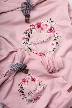 Bluzy dla mamy i dziecka z kwiatowym wieńcem