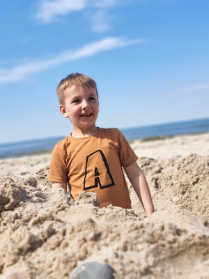 T-shirt z inicjałem