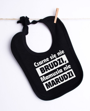 Śliniak z napisem Czarne się nie brudzi