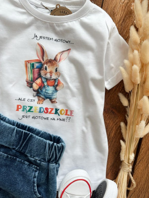 Koszulka dziecięca z nadrukiem króliczka w szelkach