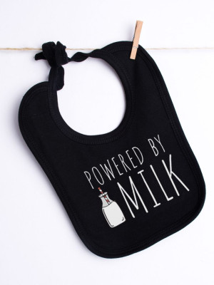 Śliniak dla niemowląt z nadrukiem powered by milk