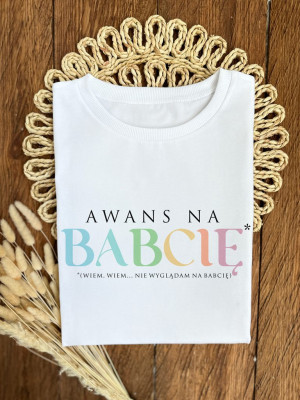 Koszulka z nadrukiem awans na babcię