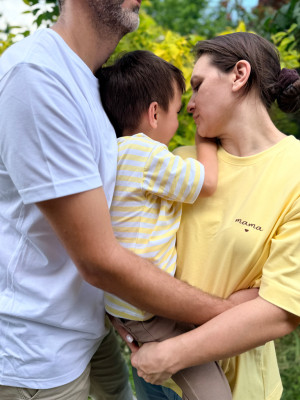 Maselkowa koszulka damska z nadrukiem mama