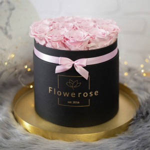 Różowe wieczne róże czarny flowerbox CLASSIC L