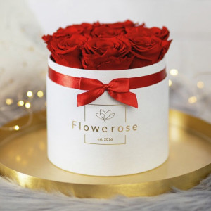 Czerwone wieczne róże biały flowerbox CLASSIC M