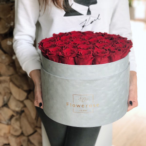 Ciemnoczerwone wieczne róże szary flowerbox VELVET EXCLUSIVE