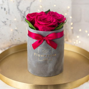 Ciemnoróżowe wieczne róże szary flowerbox VELVET S / 3 róże