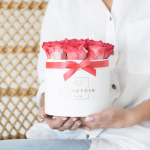 Koralowe wieczne róże biały flowerbox VELVET M