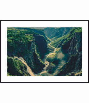 Plakat Wodospad w norweskiej dolinie
