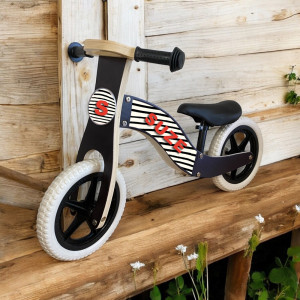 Loopfiets met naam stripe | houten loopfiets blck | loopfiets 2 jaar