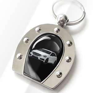 Individueller Hufeisen Schlüsselanhänger Chrom-M mit deinem Auto u. Kennzeichen mit Schwarzem Hintergrund!