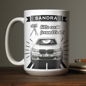 Persönliche Tasse in Größe L mit deinem Namen, Auto u. Kennzeichen. Design bitte-recht-freundlich - auto4style
