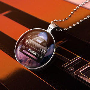 Personalisierter Spiegelanhänger Rund-S Metall mit deinem Auto u. Kennzeichen mit Feuer Hintergrund. - auto4style