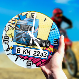 Persönlich gestaltete Wanduhr mit deinem LKW u. Kennzeichen in Comic-1 Design