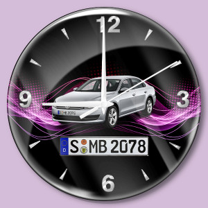 Persönliche Wanduhr Bedruckt-M mit deinem Automodell und Kennzeichen mit Lila-blauer Staub Hintergrund! Wanduhr Auto personalisiert Autouhr
