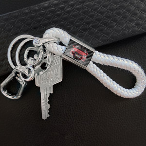 Personalisierter Schlaufenschlüsselanhänger Weiß mit deinem Automodell in Größe M Carbon!