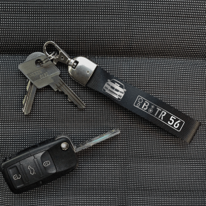 Personalisiert bedruckter Schlaufen-Schlüsselanhänger mit deinem Auto u. Kennzeichen - auto4style