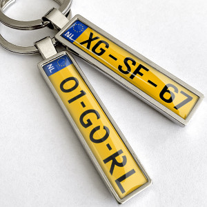 Sleutelhanger Chroom met uw automodel en kenteken!  Test de preview nu!