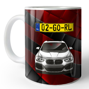 Gepersonaliseerde mok - M rood/zwarte tegels met uw automodel en nummerplaat! Probeer nu de preview!