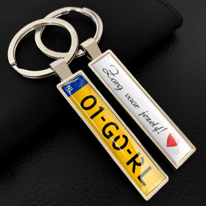 Valentijns Sleutelhanger - Gepersonaliseerde Sleutelhanger met Nummerplaat - Verjaardagscadeau Man!