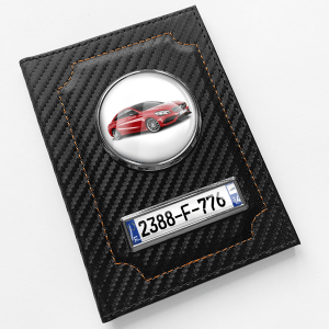 Étui de carte grise carbone avec le modèle et la plaque d'immatriculation de votre véhicule!  Testez l'aperçu maintenant!