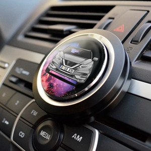 Individuelle Autoduftdose Schwarz-M mit deinem Auto u. Kennzeichen mit Feuer Hintergrund. - auto4style