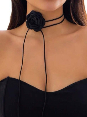 Choker z czarnym kwiatem