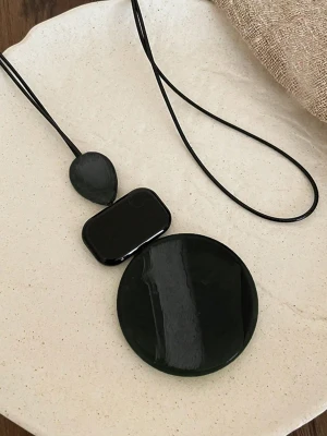Naszyjnik Black Muse długi czarny