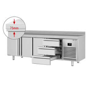 GGM Gastro Kühltisch Premium PLUS - 2452x600mm - mit 3 Türen - 3 Schubladen - mit Aufkantung