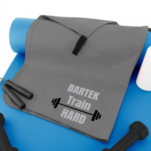 Ręcznik sportowy z mikrofibry z nadrukiem personalizowanym Train Hard 75x150 cm