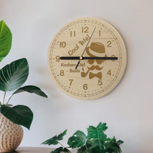 Zegar ścienny drewniany z grawerem imienia dla taty – personalizowany prezent dla Cool Taty