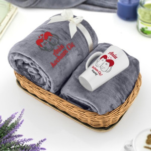 Personalizowany zestaw prezentowy dla pary – koc z haftem 200 x 220 cm i kubek z nadrukiem