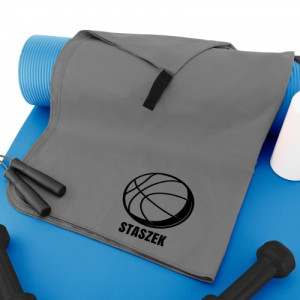 Ręcznik sportowy z mikrofibry dla koszykarza z nadrukiem personalizowanym 75x150 cm - Gracz