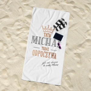 Ręcznik plażowy dla taty 70 x 140 cm z nadrukiem Teraz odpoczywam – prezent na Dzień Ojca
