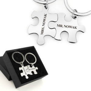 Breloki do kluczy dla par z grawerem puzzle - Złączone Serca