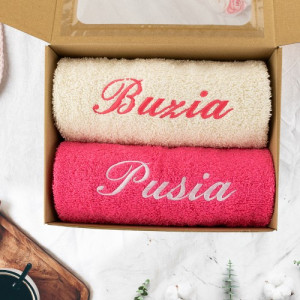 Komplet ręczników bawełnianych z haftem 50 x 100 cm dla niej - Puszysta Czułość
