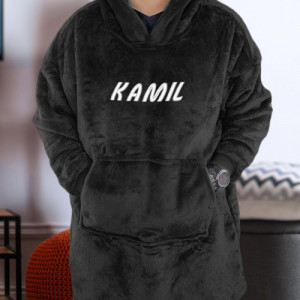 Czarna kocobluza męska z kapturem i haftem personalizowanym – ciepła bluza koc oversize do domu
