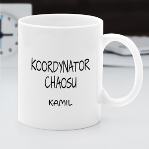 Kubek ceramiczny dla dyrektora z nadrukiem Koordynator chaosu 330 ml