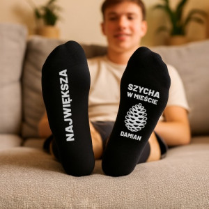 Śmieszne skarpetki męskie z nadrukiem „Największa szycha” – czarne, wygodne, personalizowane