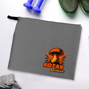 Ręcznik z mikrofibry dla grzybiarza z nadrukiem Kozak – szybkoschnący ręcznik treningowy 75x150 cm