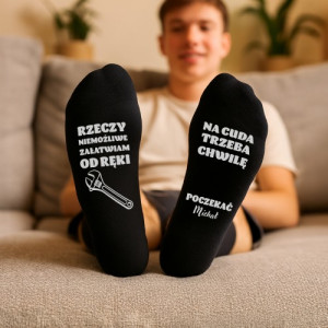 Śmieszne skarpetki męskie czarne z nadrukiem personalizowanym - Mistrz terminu